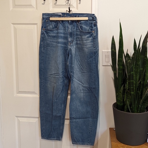 NWT barrel style high-waist mom jeans light wash TALL - Picture 3 of 6